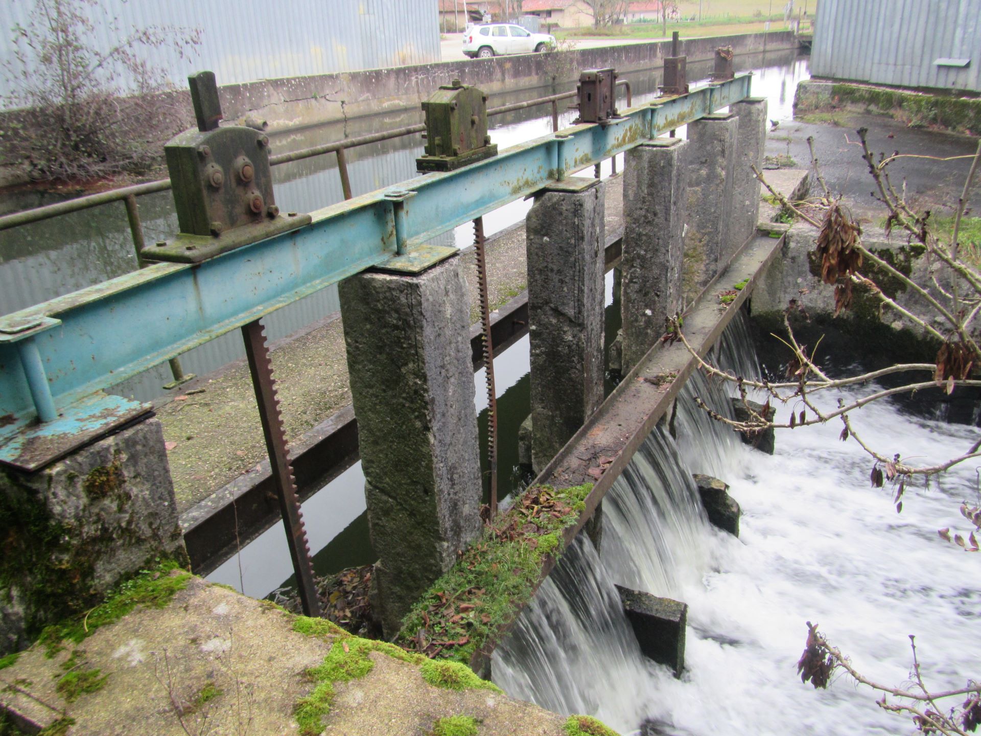 : Les vannes de l'ancien moulin de Polaizé